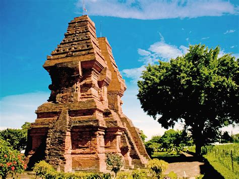 Situs Trowulan: Một Di Tích Lịch Sử Hấp Dẫn Nằm Ngầm Bên Dưới Cỏ Cây!